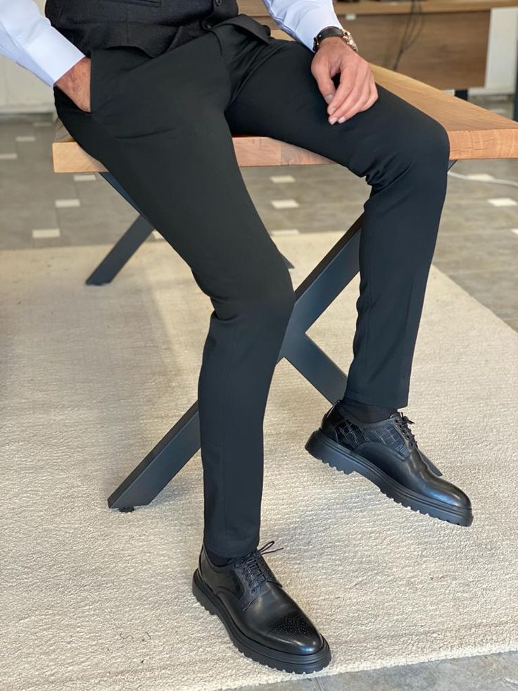 Collection : AUTUMN / WINTER - 21 - 22Production : slim fit lycra fabric trousers.Color : blackContent: 65 viscon% 30 pes % 5 elestan.Available size: 30 -31 - 32 - 33 - 34 - 36 - 38 Black Slim Fit Trousers, Black Slim Fit Pants, Mens Casual Outfits Summer, Lycra Fabric, Black Trousers, Slim Fit Trousers, Zulu, Mens Casual Outfits, Mens Trousers