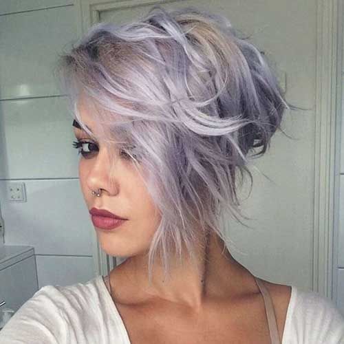 Lilac Hair, Lavender Hair, Bob Haircuts For Women, Short Bob Haircuts, Penteado Cabelo Curto, Trendy Haircuts, Pastel Hair, Short Bob Hairstyles, Grey Hair