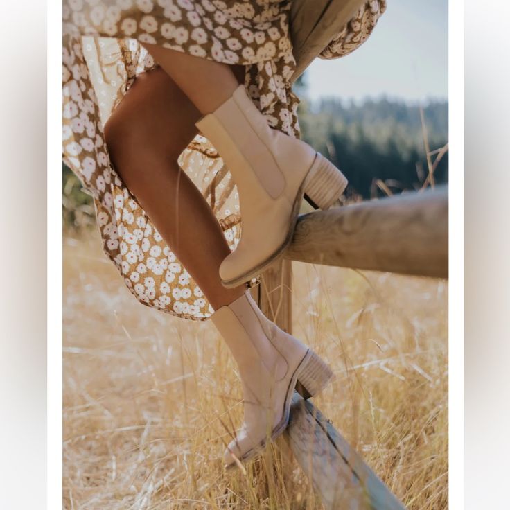 These Free People Essential Chelsea Boots Were Only Worn Twice. Very Minimal Wear. Some Very Minor Stains As Shown In Photos That Could Most Likely Be Cleaned To Look Brand New. Light Tan/Cream Color. Zip Back. 2.75 Inch Chunk Heel. Do Not Have Box That They Came In, Will Be Shipped Without Shoebox. Size 40 Chic Fall Boots With Wooden Heel, Beige Leather Boots With Cushioned Footbed, Beige Round Toe Heels For Fall, Spring Medium Width Low Heel Boots, Cream Boots With Leather Sole And Medium Width, Beige Boots With Stacked Block Heel, Beige High Heel Boots With Stacked Heel, Spring Leather Boots With Wooden Heel, Chic Beige Boots With Stacked Heel