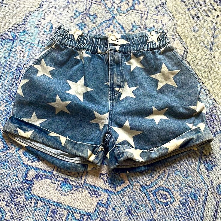 Star Print Blue Jean Shorts Size Medium. Nwt From Hope’s Boutique. There Is A Small Set Of Stains (See Last Photo) On The Back In The Scrunched Waist Area That I Didn’t Notice Till Listing Them So It Might Be Makeup From When I Tried Them On The Other Day. Parachute Style So A Little Roomy. Trendy Relaxed Fit Bottoms With Star Print, Casual Cotton Bottoms With Star Print, Cotton Shorts With Star Print, Blue Star Print Short Bottoms, Blue Shorts With Star Print, Blue Star Print Shorts, Cotton Star Print Shorts, High Rise Cotton Bottoms With Star Print, Summer Denim Shorts With Star Print