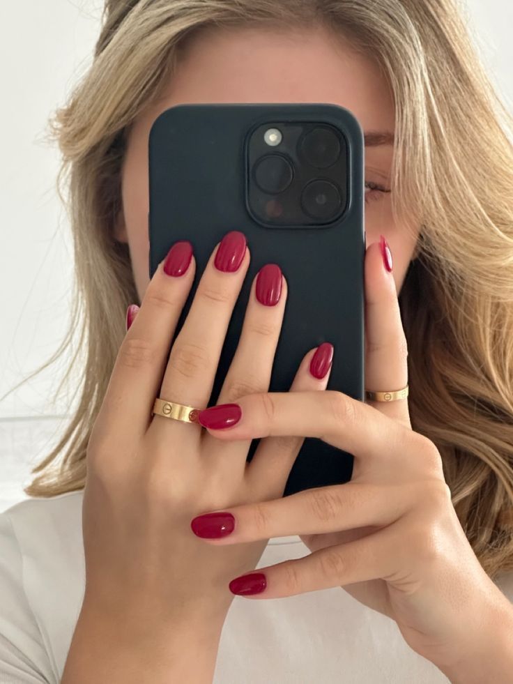 Neutral Red Nails, Nails Squoval Designs, Squoval Nails Spring Colors, Spring Nails Squoval, Soft Red Nails, Autumn Nails Dark, Acrylic Squoval Nails, Squoval Nails Summer, Summer Nails Squoval