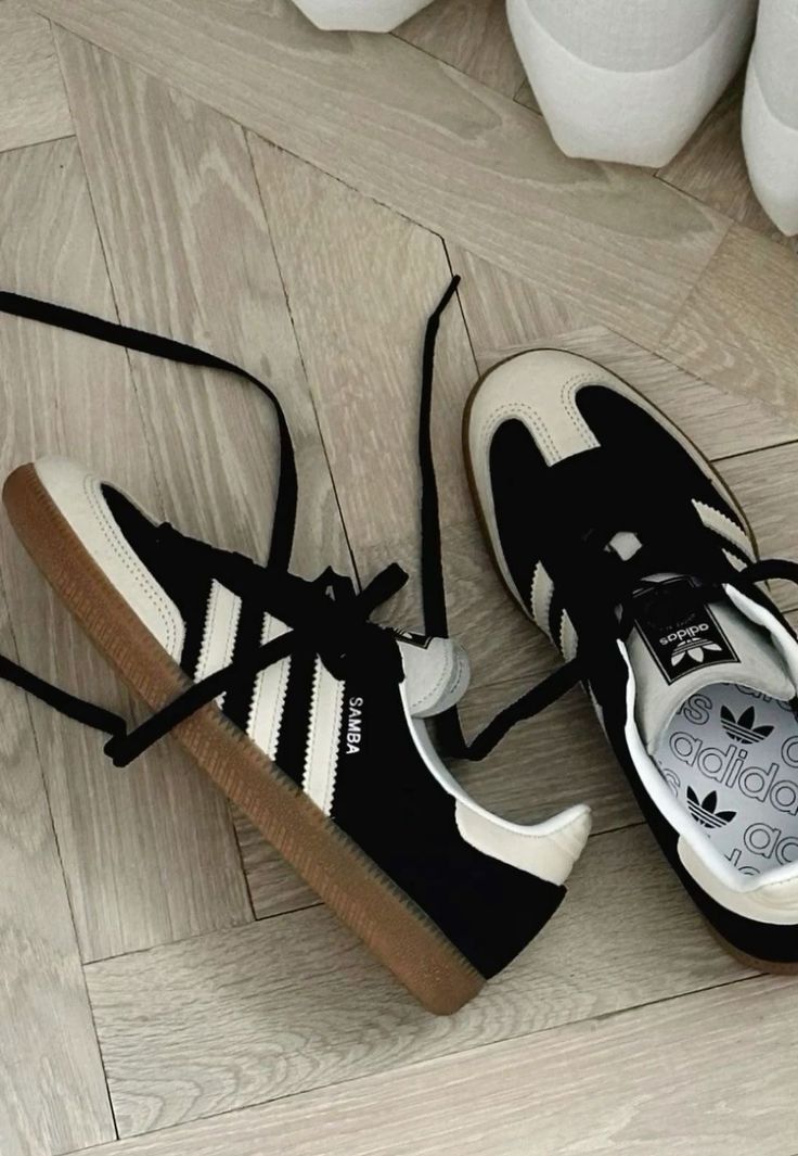 Adidas Samba Looks Adidas, Dr Shoes, Shoe Wishlist, Hype Shoes, Girly Shoes, Aesthetic Shoes, Shoe Inspo, Swag Shoes, Pretty Shoes