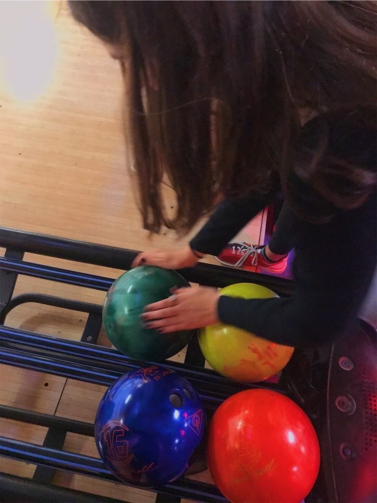 Boliche Aesthetic, Rowan Roth, Bowling Date Aesthetic, Bowling Alley Aesthetic Photoshoot, Bowling Alley Instagram Pictures, Aesthetic Bowling Pictures, Retro Bowling Alley Aesthetic, Lauren Asher Aesthetic, Bowling Aesthetic