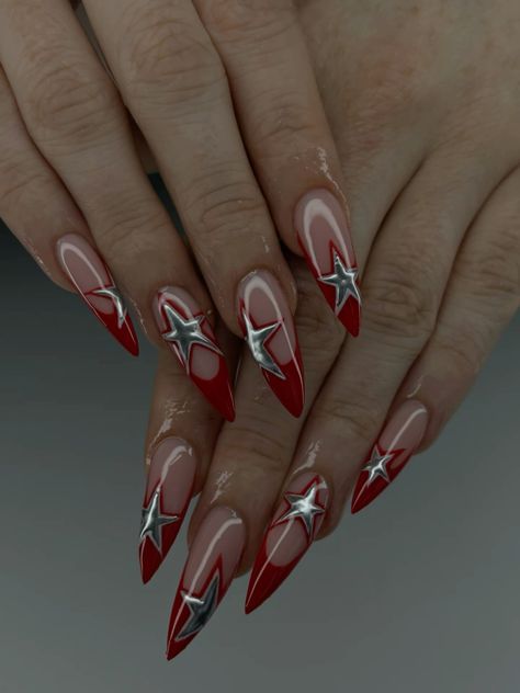 Star Stilleto Nails, Red And Metallic Nails, Red Nail Acrylic Designs, White Star Nail Design, Red Nail Design Ideas, Red Nails With Silver Chrome, Red Nails With Silver Design, Red And Silver Almond Nails, Star Red Nails