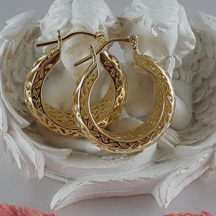 Step into the world of elegance and style with our stunning Gold Plated Filigree Hoop Earrings. Designed to make a statement, these earrings add a touch of glamour to any ensemble. Get ready to turn heads and feel fabulous!Inner diameter: 18mm - 11/16 in.Outer Diameter: 25mm - 1 in.Width at the bottom: 9mm - 3/8 in. Filigree Hoop Earrings, Floral Filigree, Filigree Design, Gold Plate, Hoop Earrings, Plating, Gift Ideas, Floral, Gold