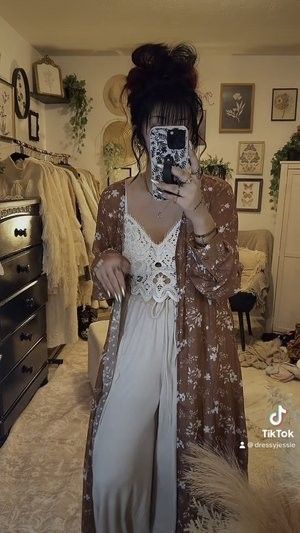 Earthreal Outfits, Pebby Forevee Outfits, Summer Boho Outfits Casual, Cold Boho Outfits, Retro Boho Outfits, Hippie Professional Outfits, Boho Witchy Outfits, Boho Winter Outfits Bohemian, Grunge Boho Aesthetic