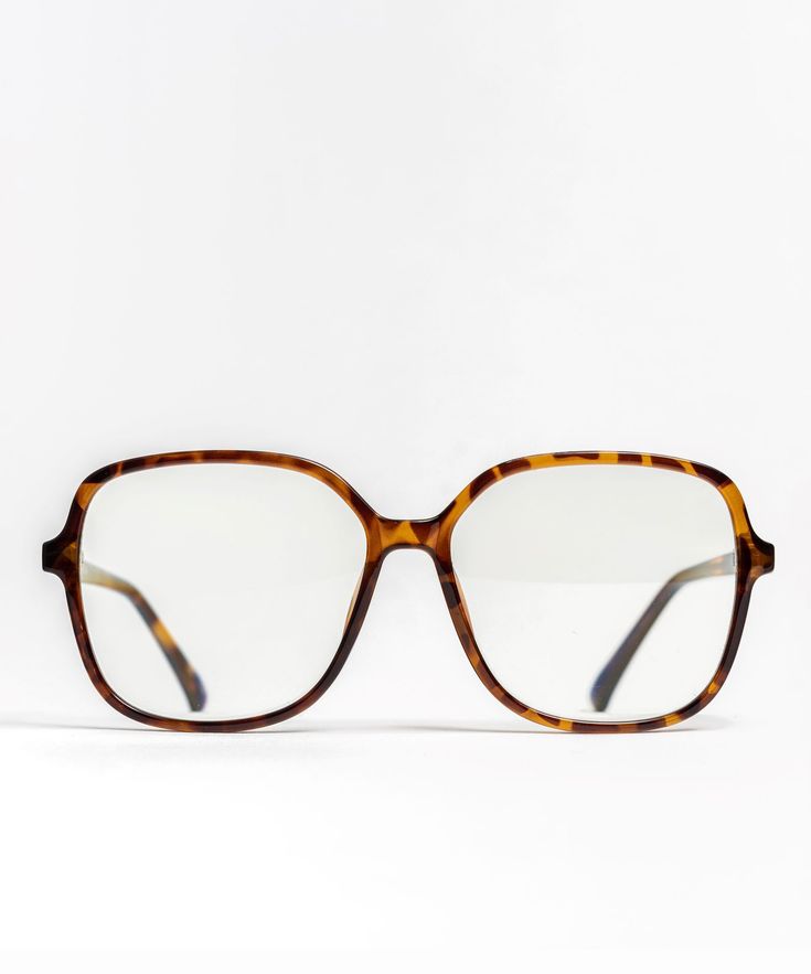 Tortoise Shell Glasses Women, Statement Glasses, Narrow Face, Oldest Sister, Tortoise Pattern, Glasses Inspiration, Chic Glasses, Big Glasses, Tortoise Shell Glasses