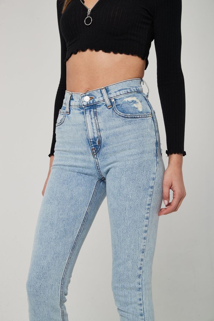 SIZES: 30, 31, 32 IN STOCK ALL OTHER SIZES, PRE-ORDER: EXPECTED TO SHIP WEEK OF MAY 27TH. DESCRIPTION Slide into our super high waisted butt lifting denim. They were made to mimic the classic mom jean we all know and love. It'll synch your waist, hug your curves, and lift your butt, leaving you to exude nothing but con Waist Hug, Mom Jean, Cute Jeans, Dark Fashion, Hug You, Stardust, Jeans Style, Simple Style, Levi Jeans