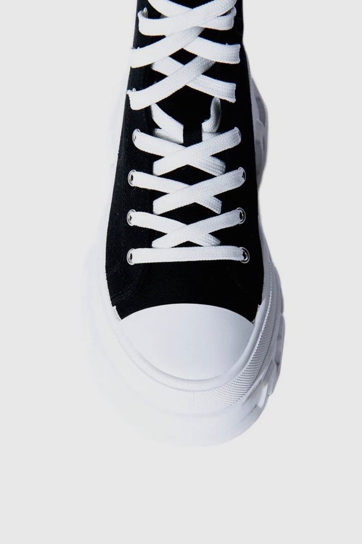 Black Chunky Platform High Top Sneakers With laces. Black Streetwear Sneakers With Lace-up Fastening, Casual High-top Sneakers With Lace-up Fastening, Streetwear Platform Sneakers With White Laces, Low-top Lacing Sneakers For Streetwear, Low-top Laced Sneakers For Streetwear, Low-top Sneakers For Streetwear, Black Chunky Lace-up Sneakers With Vulcanized Sole, Casual Black Chunky Sneakers With Laces, Streetwear Platform Sneakers With Elastic Laces