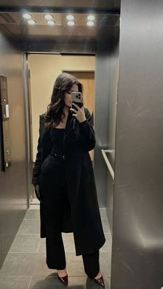 Black Outfits Business, Black Business Outfit Aesthetic, Black Coats For Women Classy, Black Outfits Old Money, Dark Feminine Elegant Outfits, Dark Feminine Business Casual, Stilleto Outfits, Dark Fem Fashion, Outfit Inspo Dark Feminine