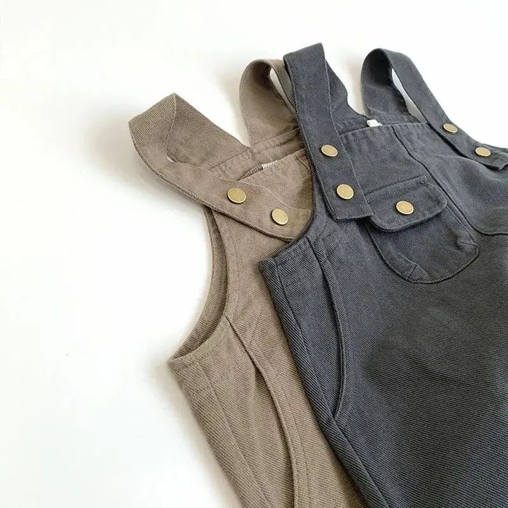 Get your little one ready for autumn adventures with our Kids Cool Solid Overalls! 🍁 Perfect for children aged 1-6 years, these unisex overalls are crafted from soft, high-quality cotton, ensuring both comfort and durability. The solid pattern and cool style make them a versatile addition to any wardrobe. Featuring a loose fit and an elastic waist closure, these overalls provide a snug, true-to-size fit that allows for easy movement and play. Ideal for both boys and girls, they are perfect for any casual outing, from playdates to family gatherings. Keep your child stylish and comfortable this autumn with these must-have overalls! ✨🌼 Specifications: Material: Cotton Style: Cool Pattern Type: Solid Season: Autumn Gender: Unisex Age Range: 1-6 years Closure Type: Elastic Waist Department Na Brown Overalls Baby Boy, Girls Blouse, Romper Outfit, Jogger Set, Boys Top, Blue Jacket, Cotton Style, Overall Shorts, Blouse Dress