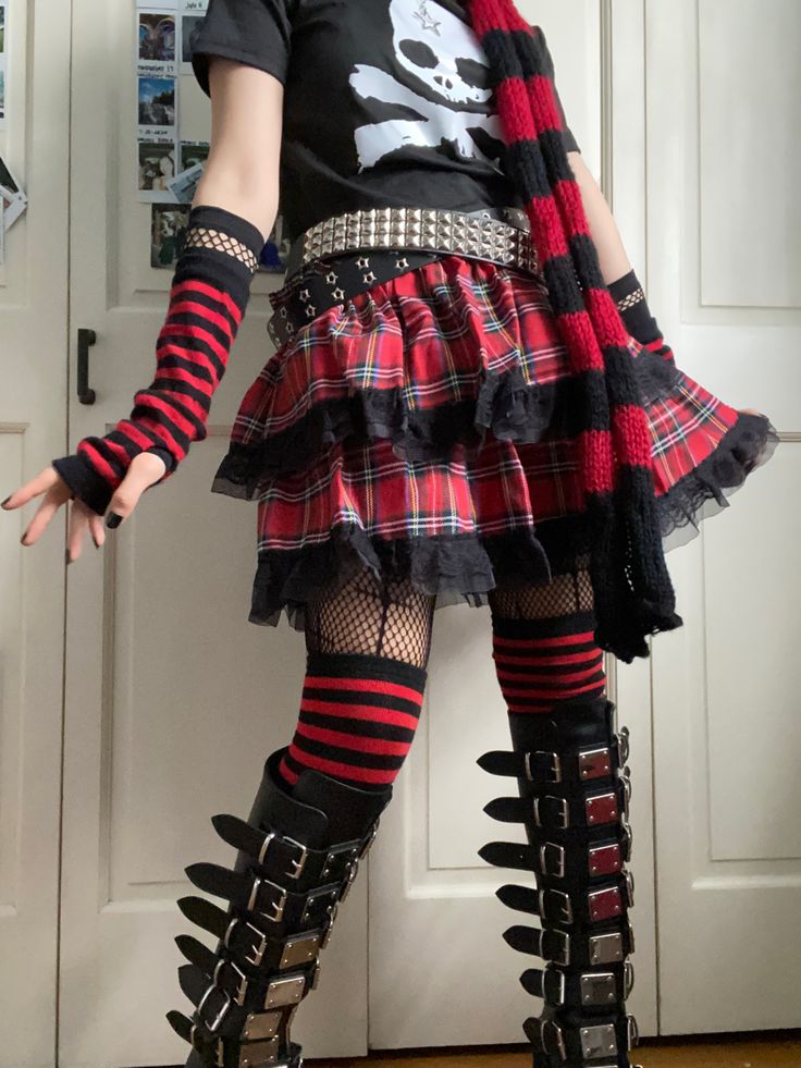 more pics of my fit! Emo Harajuku, Stile Punk Rock, Mood Clothes, Scene Outfits, Alt Outfits, Scene Fashion, Alt Fashion, Swaggy Outfits, Gothic Outfits