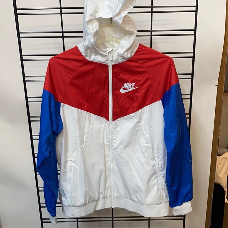 Nike Xl Boys Jacket Nwt White Hooded Outerwear, White Windbreaker With Pockets For Winter, Nike White Hooded Track Jacket, White Windbreaker For Winter Streetwear, White Windbreaker With Pockets For Fall, White Windbreaker For Fall Outdoor Activities, White Windbreaker For Outdoor Fall Activities, White Windbreaker For Outdoor Fall Use, White Hooded Outerwear With Pockets