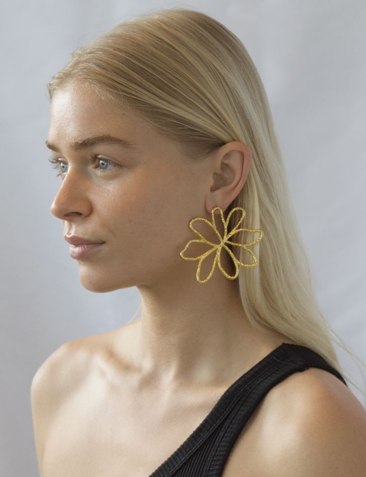 Stunning gold earrings to get your party on! Whether at holiday party or on a tropical beach somewhere, these adorable drop earrings will turn heads! Product Details Hypoallergenic, gold plated stainless steel Length: 3 1/2" Flower Statement Earrings, Daily Jewelry, Earring Sale, Tropical Beach, Free Giveaway, Holiday Party, Holiday Parties, Statement Earrings, Gold Earrings