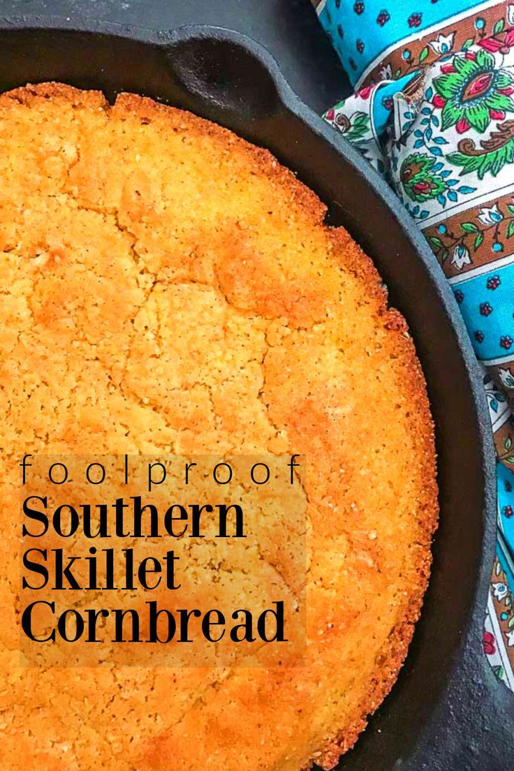 Cornbread in cast iron skillet. Old Fashioned Cornbread, Easy Homemade Cornbread, Southern Cornbread Recipe, Best Cornbread Recipe, Cornbread Recipe Sweet, Buttermilk Cornbread, Cornbread Easy, Skillet Cornbread, Southern Cornbread