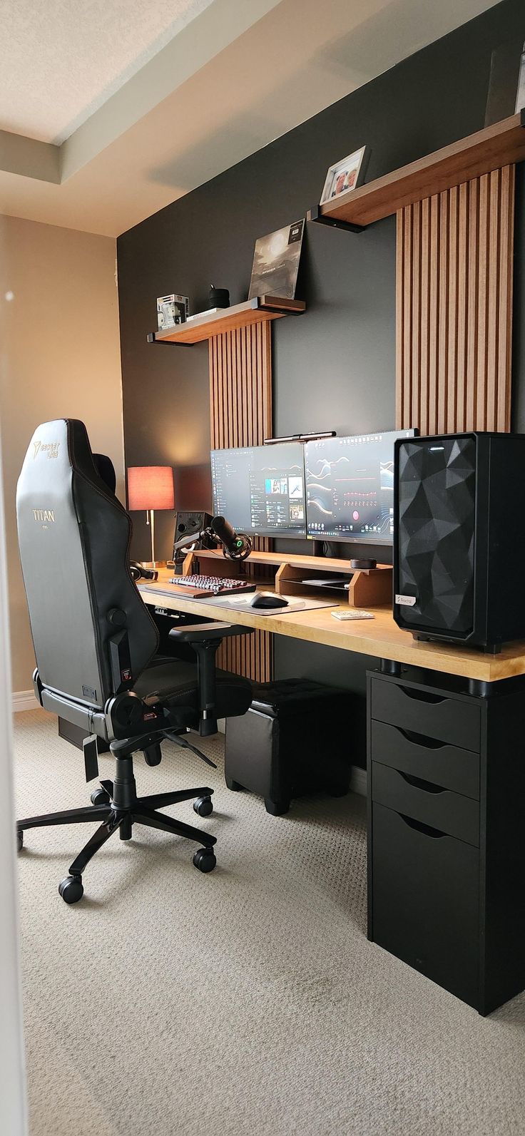 Motivation Organization, Game Room Ideas, Home Office Layouts, Modern Home Offices, Christmas Delights, Home Studio Setup, Small Home Offices, Bedroom Setup, Black Office