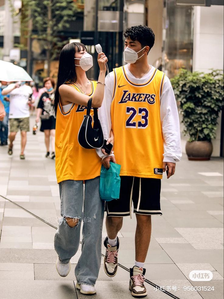 Couple Outfits Streetwear, Couple Outfits Korean, Nba Jersey Outfit, Fashion In China, Cottagecore Glam, Basketball Jersey Outfit, Couple Streetwear, Couple Outfits Matching, Miya Chinen