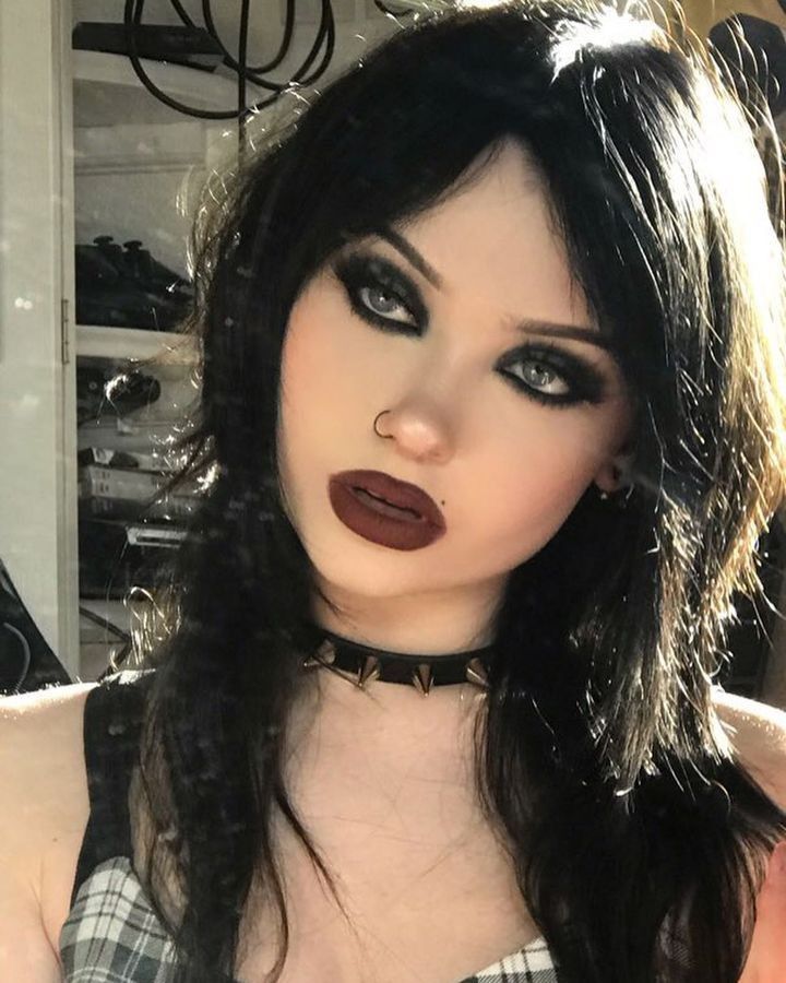 Romantic Goth Makeup, Grungy Makeup, Maquillage Goth, Witchy Makeup, Goth Eye Makeup, Vampy Makeup, Dark Makeup Looks, Black Eye Makeup, Vampire Makeup