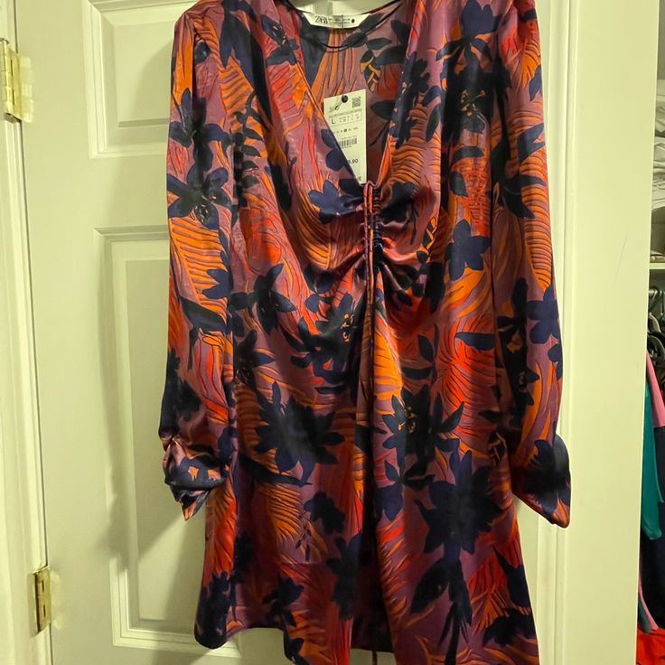 Nwt Gorgeous Print Zara Dress! Fall Purple V-neck Dress, Purple Mini Dress For Date Night, Purple Dresses For Night Out, Purple Evening Dress For Fall, Purple Dresses For A Night Out, Purple Party Dress For Fall, Fall Purple Party Dress, Chic Purple Mini Dresses, Purple Mini Dress For Brunch