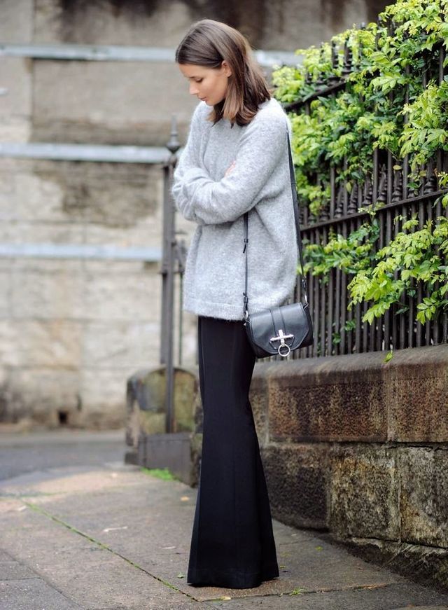 How to style Flares / Wide Leg Pants (via Bloglovin.com ) Flare Trousers Outfit, Black Flare Pants Outfit, How To Style Flares, Harper Harley, Casual Neutral Outfits, Sara Donaldson, Black Flare Pants, Givenchy Bag, Black Wide Leg Pants