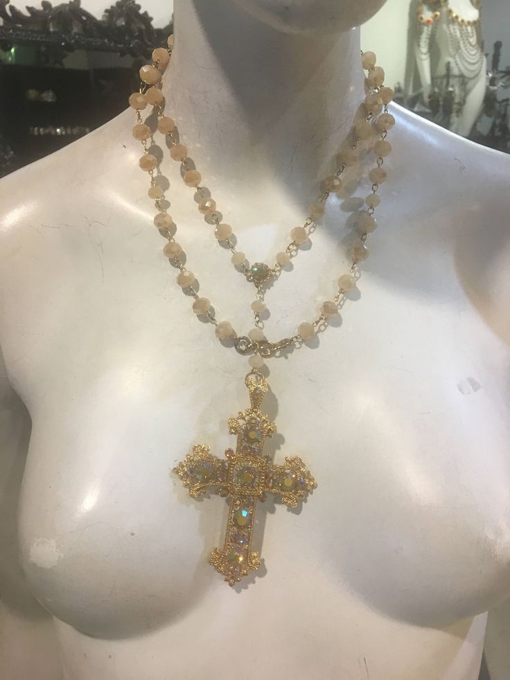 Can be worn multi ways. Has a clasp so that you can wrap it around and wear it as a choker or a shorter necklace. 24k gold plated. This is truly a beautiful piece. Pictures do not do justice . Big Cross Necklace Outfit, Gold Jewelry Pale Skin, Jewelry Gold Necklace, Big Gold Jewelry, Gold Luxury, Chunky Jewelry Gold, Vintage Pieces, Gold Long Necklace With Single Strand, Beautiful Jewelry Unique