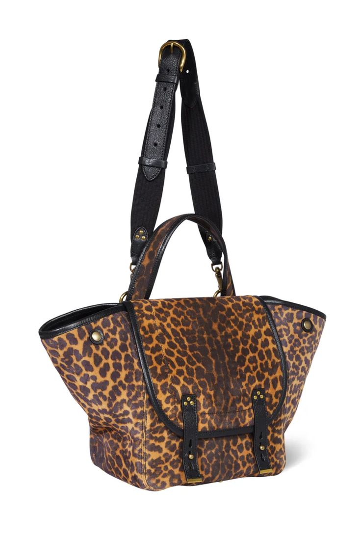 Basket-style tote bag, can be worn on the shoulder, across the chest or by hand. Adjustable, removable shoulder strap. Closing with a leather flap. Léopard chamois split suede Handbag: 80% Calfskin 14% Goatskin 5% Cotton 1% Polyester Lining: 100% Cotton Dimensions : 44 x 25 x 16 cm For the Leopard Chamois rind, a double dyeing was carried out to limit the disgorging of the color then a digital printing with the leopard pattern was carried out on the surface. Origin of the leather: Europe, tannin Leopard Print Leather Shoulder Bag With Top Handle, Leopard Print Crossbody Travel Bag, Top Handle Bags In Leopard Print, Leopard Print Bags With Leather Handles For Everyday Use, Everyday Leopard Print Bags With Leather Handles, Leather Satchel Shoulder Bag In Leopard Print, Leopard Print Bag With Double Top Carry Handle, Leopard Print Leather Satchel Shoulder Bag, Travel Leopard Print Satchel Shoulder Bag