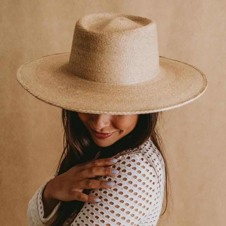 "From palm straw to a fashionable work of art, the Huatulco summer hat will make you shine this summer. This is a premium wide brim sun hat for the stylish woman with class. The wide rims and high-quality reed give it a premium look. Easily combine this beige summer hat with summer outfits. * Handmade in México * Made from natural materials * 5-star rated model SIZE: MEDIUM Medium (M) = head circumference of 56 - 58.5cm HOW DO I KNOW MY SIZE Discover your size with a measurement tape. Position the tape above your ears and exactly around your head where you want to wear the hat's brim. DIMENSIONS Brim: 11cm / 4.33\" inch Crown: 9cm / 3.54\" inch ONE-SIZE-FITS-MOST Sandoval hats have an elastic inner band which allows our M and L hat sizes to fit multiple head circumferences. The elastic ban Hat Cottagecore, Straw Hat Women, Wide Brim Straw Hat, Mexican Hat, Bridal Hat, Bohemian Bridal, Wide Brim Sun Hat, Straw Hats, Hat Women