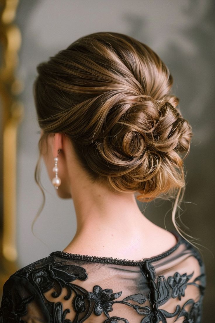 Loose Chignon, Long Sleek Hair, Half Up Curls, Mother Of The Bride Hair, Updos For Medium Length Hair, Fashion And Beauty Tips, Chic Hairstyles, Sleek Hairstyles, Formal Hairstyles