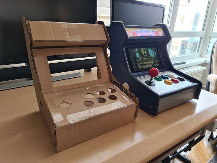 an old fashioned video game sitting on top of a table next to a cardboard box