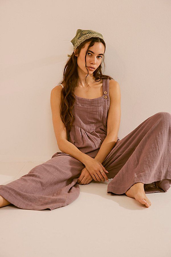 Lightweight woven overalls from our free-est collection. * Slouchy silhouette * Adjustable straps with coconut buttons * Front bib pocket * Pleat detailing * Hip pockets * Single back patch pocket * Wide-legs | Sun-Drenched Overalls by free-est at Free People in Purple, Size: S Summer Cottagecore Outfits, Cute Overall Outfits, Boho Overalls, Linen Overalls, Overall Outfit, Overalls Outfit, Cottagecore Outfits, Gardening Outfit, Back Patch