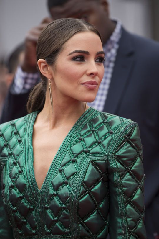 Olivia Culpo's pretty sleek ponytail at the Radio Disney Awards Short Hair Sleek Ponytail, Sleek Ponytail Short Hair, Fancy Low Ponytail, Half Shaved Hairstyles, Sleek Low Ponytail, Olivia Culpo Hair, Fancy Ponytail, Shaved Hairstyles, Stylish Ponytail