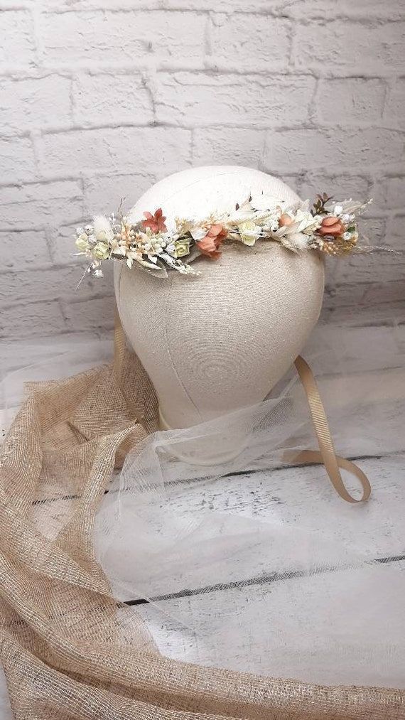 A natural&artifical hairdressing accessory to complete your wedding dress. This hair crown is made with real preserved, dried and artificial flowers. It will not fade on your wedding day and will leave you a wonderful floral family keepsakes of your wedding. The winter flower crown in beautiful tones of beige and milk. It is a special touch to your bohemian look. The flower crown is more beautiful than the pictures. Is perfect for garden wedding.  Child size: fits head circumference over 17.7 in Creepy Fairy, Baby Breath Flower Crown, Dried Flower Crown, Newborn Crown, Boho Crown, Crown Halo, Baby Flower Crown, Boho Flower Crown, Flower Girl Crown