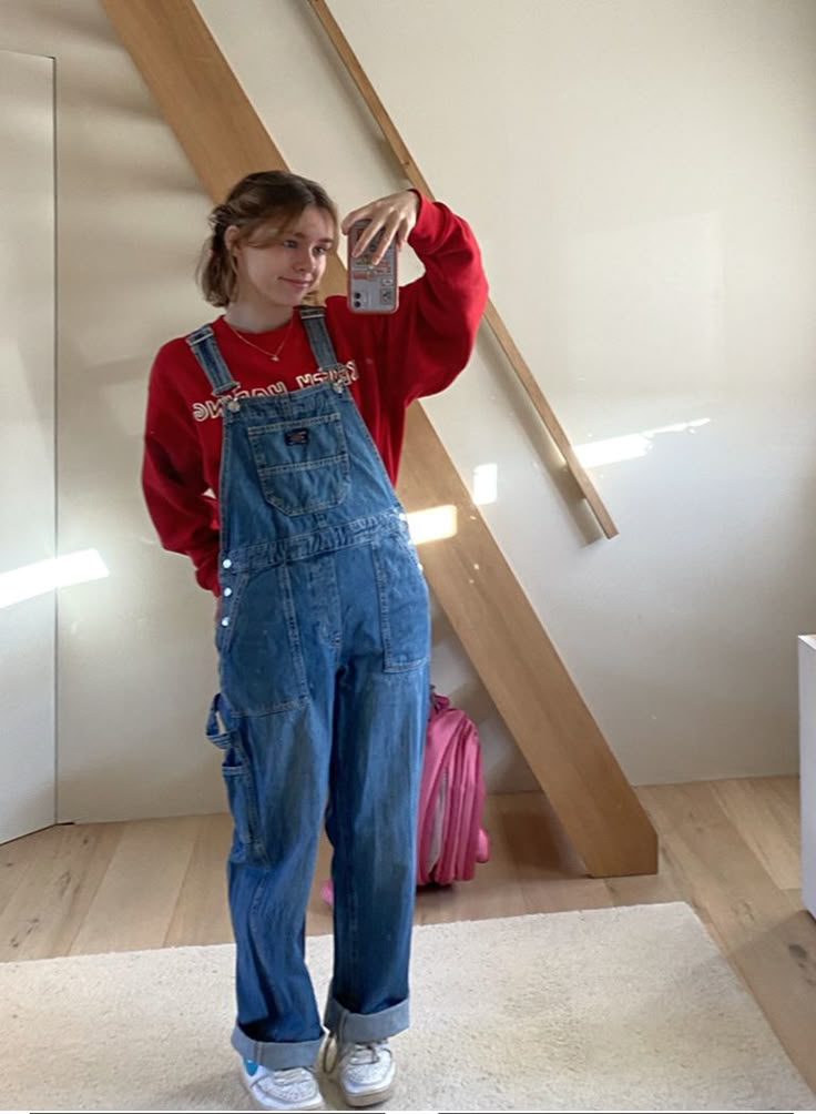 Casual Red White And Blue Outfits, Overalls In The Winter, Overall Pants Outfit Fall, Sweatshirt Overalls Outfit, Style Overalls Winter, Overalls Outfit Sweater, Dark Blue Overalls Outfit, Overall Outfits Midsize, Long Overalls Outfit Winter