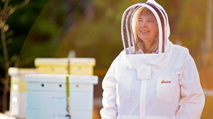 Carolina Honeybees| Master Beekeeper Charlotte Anderson