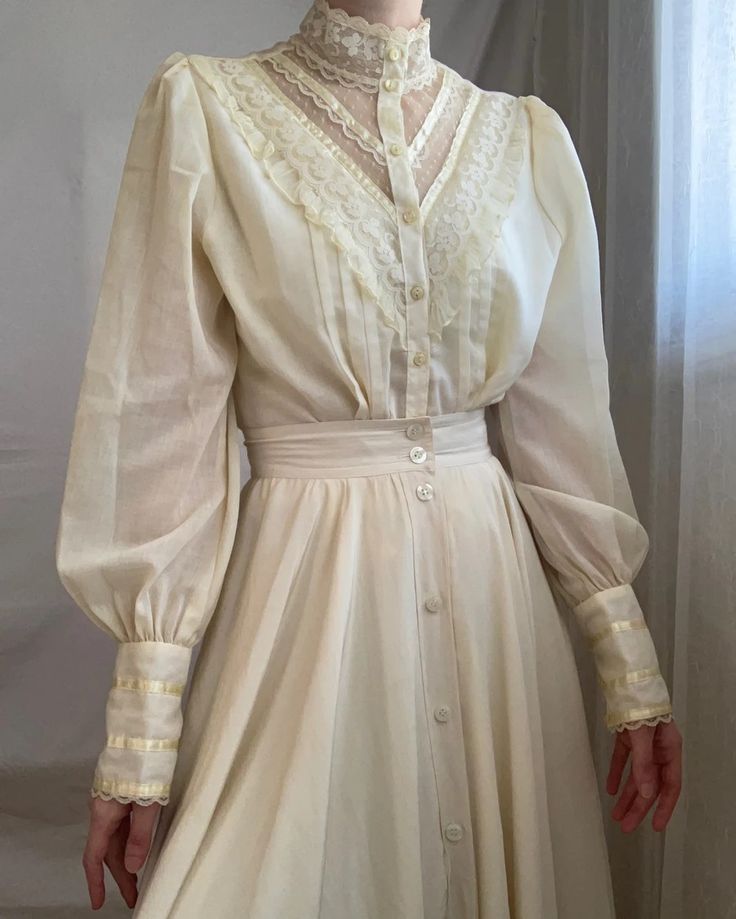 Edwardian Dress Aesthetic, Old Fashioned Wedding Dress, Royalcore Outfit, Vintage Online Shop, Storm In A Teacup, Old Fashion Dresses, Wardrobe Tips, Outfits Chic, Nice Style