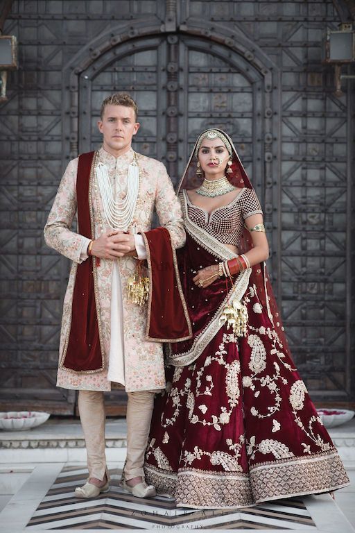 Indian Wedding Attire, भारतीय दुल्हन संबंधी, Orang India, Indian Groom Wear, Wedding Dresses Men Indian, Desi Wedding Dresses, Couple Wedding Dress, Indian Wedding Couple, Indian Bridal Lehenga