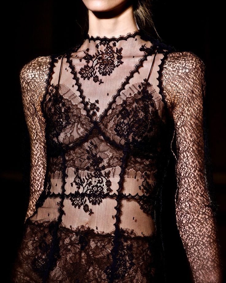 Detail Couture, Valentino Haute Couture, Woman In Black, Valentino Couture, Couture Details, Grunge Goth, Bustiers, Dark Fashion, Couture Collection