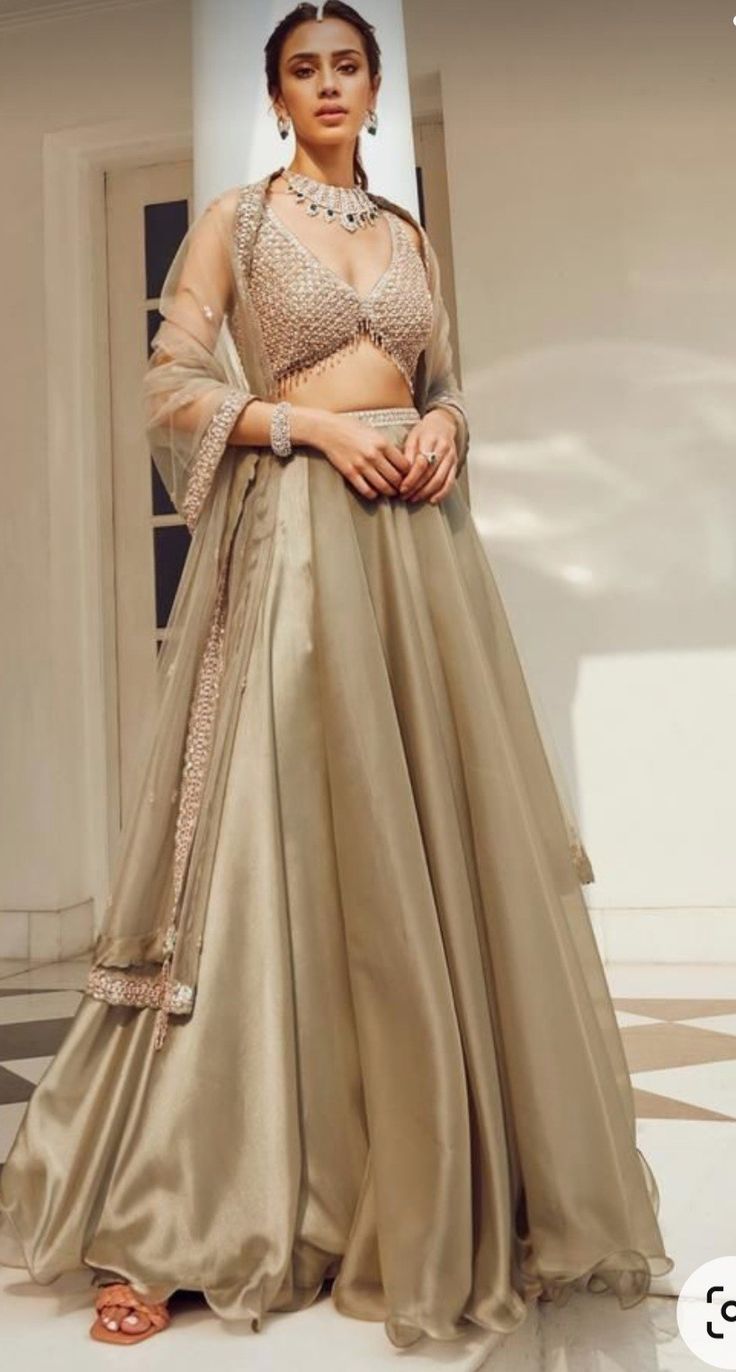 Lehenga For Bridesmaid, Ethereal Green, Flared Lehenga, Lehenga And Blouse, Detail Couture, Bridesmaid Lehenga, Simple Lehenga, Lehenga Designs Simple, Traditional Indian Dress