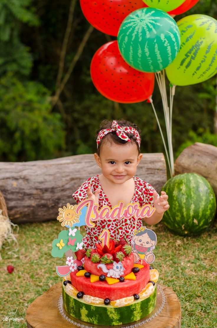 1st Birthday Fruit Cake, Fruit Smash Cake 1st Birthdays, Smash The Fruit, Fruit Smash Cake, Fruit Cake Smash, Watermelon Cake Smash, Cake Made Of Fruit, Magali Baby, Watermelon Cake Birthday