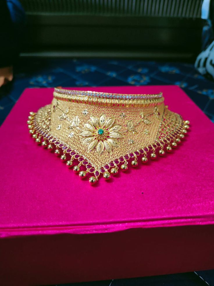 Gold Chokers, Chocolate Cake Recipe Easy, Choker Necklace Designs, New Gold Jewellery Designs, Durga Images, Choker Designs, Gold Bridal Jewellery, Fancy Jewellery Designs, Gold Bridal Jewellery Sets