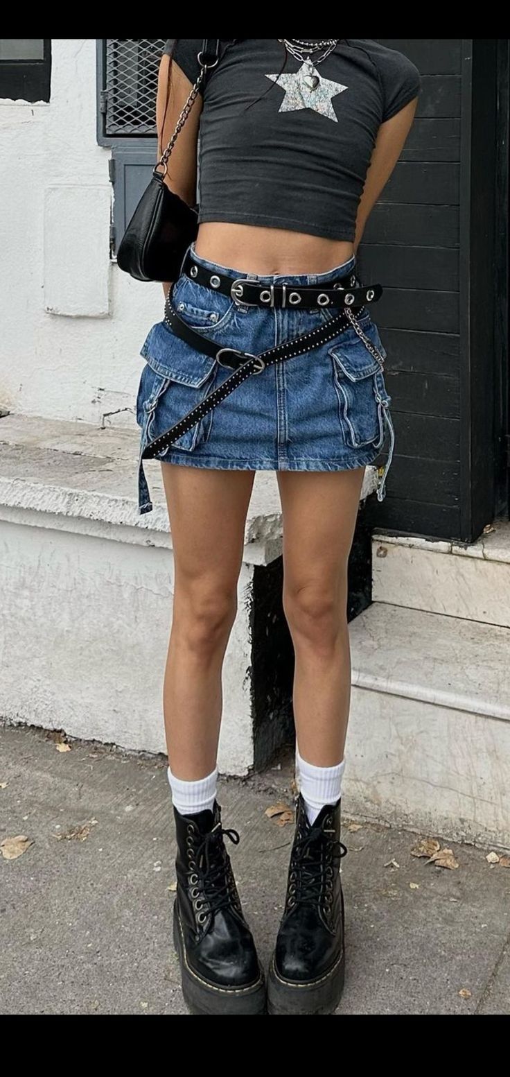 Summer Style Grunge, Simple Rocker Outfit, $b Concert Outfit Ideas, Grunge Festival Outfit Summer, Hot Concert Outfits Summer, Raver Outfits Ideas, Alt Jean Skirt Outfits, Whimsi Goth Outfit, Concert Outfit With Shorts