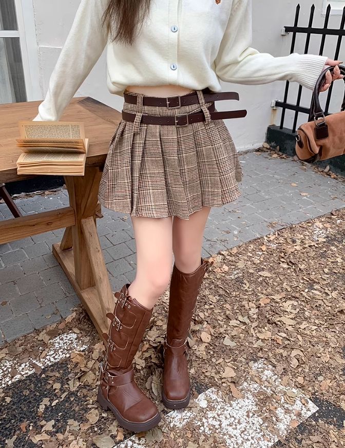 Brown Plaid Pleated Skirt With Double Belt Slots | Wendy - Red Velvet XL Kpop Dress, Fashion Chingu, Double Belt, Plaid Pleated Skirt, Brown Skirt, Wendy Red Velvet, Velvet Fashion, Denim Midi Skirt, Brown Plaid