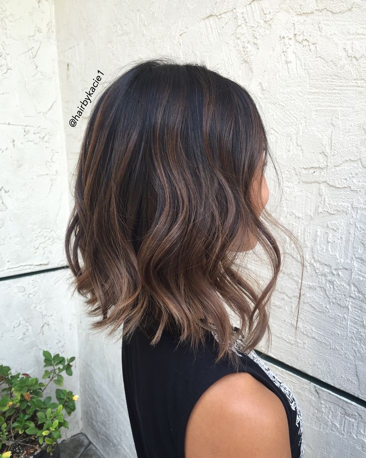 Natural Balayage and Lob Natural Black Hairstyles Short, Black Hairstyles Short, Short Lob, Natural Black Hairstyles, Hair Balayage Short, Balayage Lob, Rambut Brunette, Balayage Short, Wedge Hairstyles