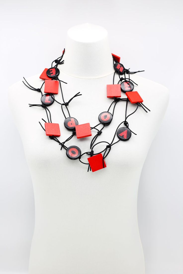 Description: Love and hope disks 3 x 3 cm squares 30 mm disks Length: Approximately 140 cm Colours: Black, red Product code: NL2184-04 London Love, Black Red, Statement Necklace, Chain, Red, Black