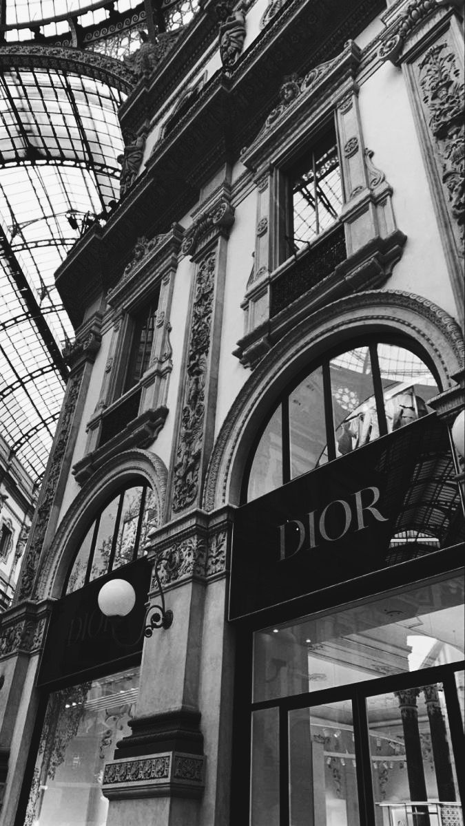 DIOR Dior Aesthetic Black And White, Grey Dior Wallpaper, Dior Black And White Aesthetic, Dior Dark Aesthetic, Black Dior Wallpaper, Dior Aesthetic Dark, Dior Wallpapers Aesthetic, Vintage Dior Aesthetic, Fashion Astethic