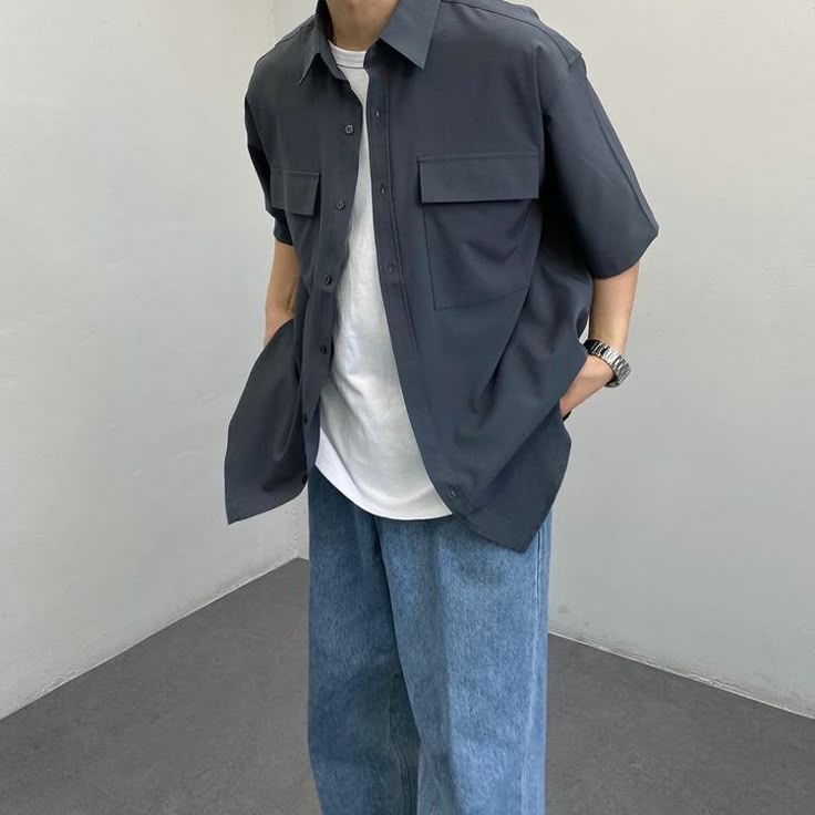 Poses Classy, Boys Photography Poses, Boys Photography, Asian Streetwear, Streetwear For Men, Minimalist Fashion Men, Trendy Boy Outfits, Boys Outfits, Outfits Vintage