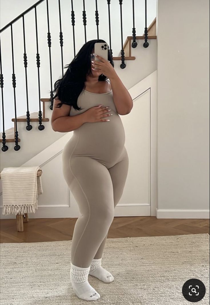 Maternity Outfits Black Women, Maternity Outfits Plus Size, Over 60 Fashion Plus Size, Gender Reveal Outfit, Pregnant Women Fashion, 8 Months Pregnant, Summer Pregnancy Outfits, Pregnancy Belly Photos, Cute Pregnancy Pictures