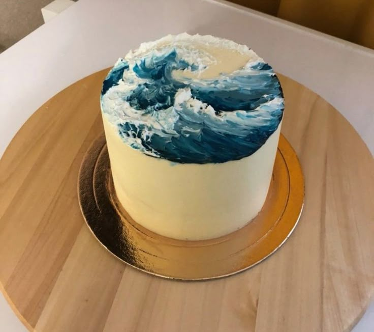 THIS IS BEAUTIFUL Ocean Wave Cake, Cake Ocean Theme, Sea Cake Ideas, Ocean Birthday Cakes, Whale Cake, Water Cake, Summer Birthday Cake, Surf Cake, Ocean Cake