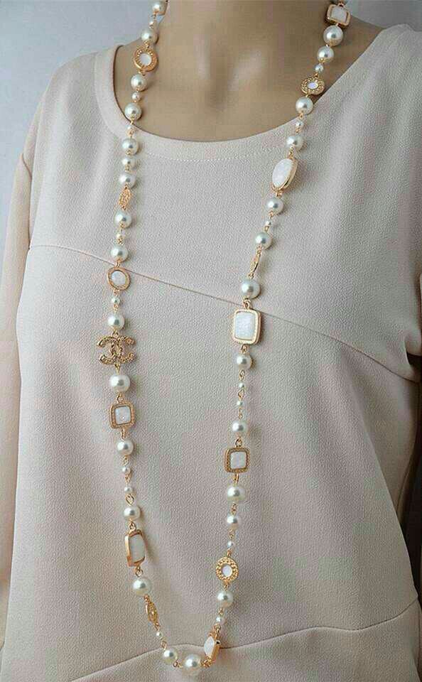 Эмаль или полимерка в рамках Chanel Pearl, Pearls Jewelry, Chanel Pearls, Long Pearl Necklaces, Long Beaded Necklace, Ball Necklace, Chanel Jewelry, Gold Necklace Layered, A Necklace