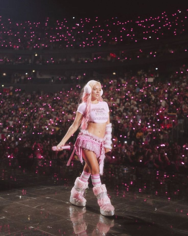 lady in pink outfit on stage with audience